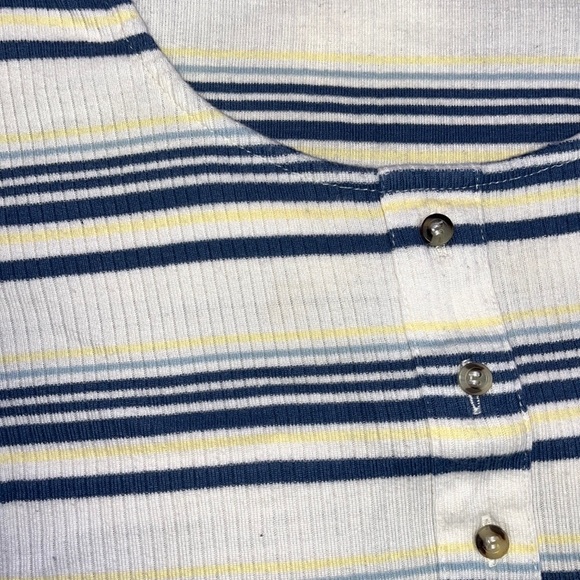 🪻3/$30 Striped crop top!🪻 - Picture 2 of 4